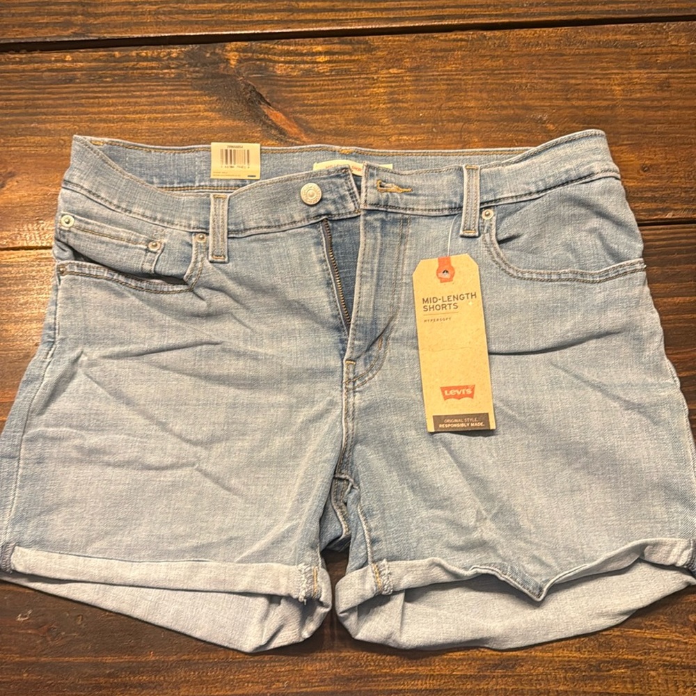 LEVIS MID LENGTH SHORTS